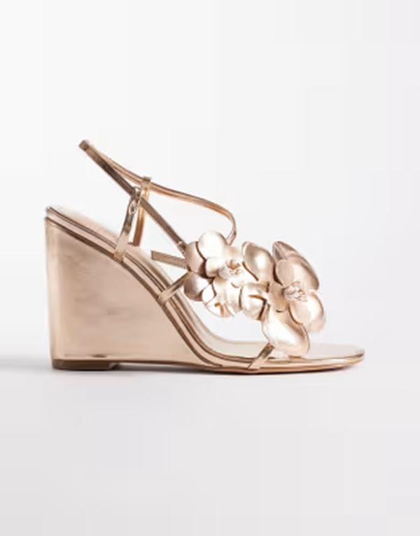 シミ レディース シューズ サンダル SIMMI Shoesimmi London Franny wedge sandals with flower detailing in rose gold metallic ゴールド