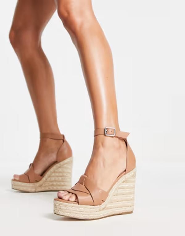 スティーブ マデン レディース シューズ サンダル レザー フェイクレザー Steve Madden Sivian crosstrap espadrille wedges in camel faux leather Camel キャメル
