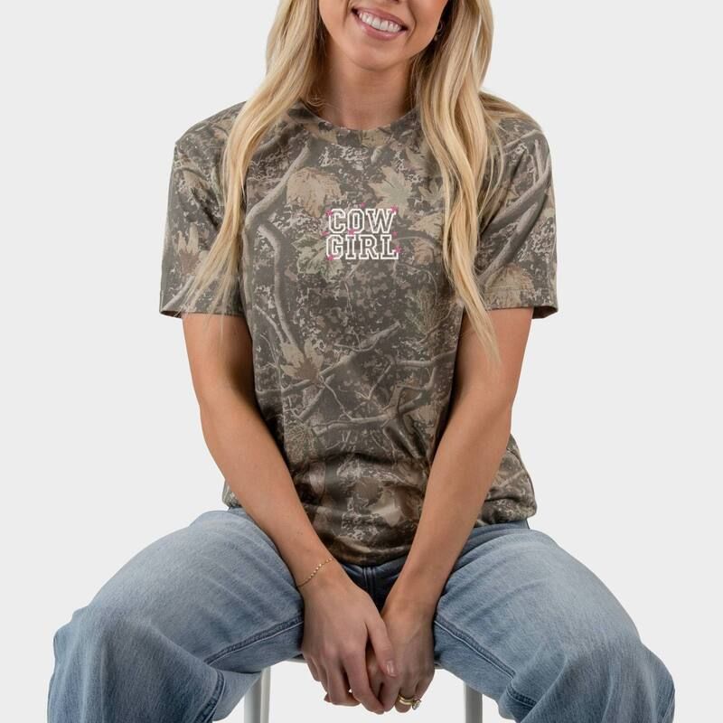 Simply Sage Market レディース トップス Tシャツ 刺繍 Simply Sage Market Embroidered Cow Girl Stacked Womens Heavyweight Crew Camo