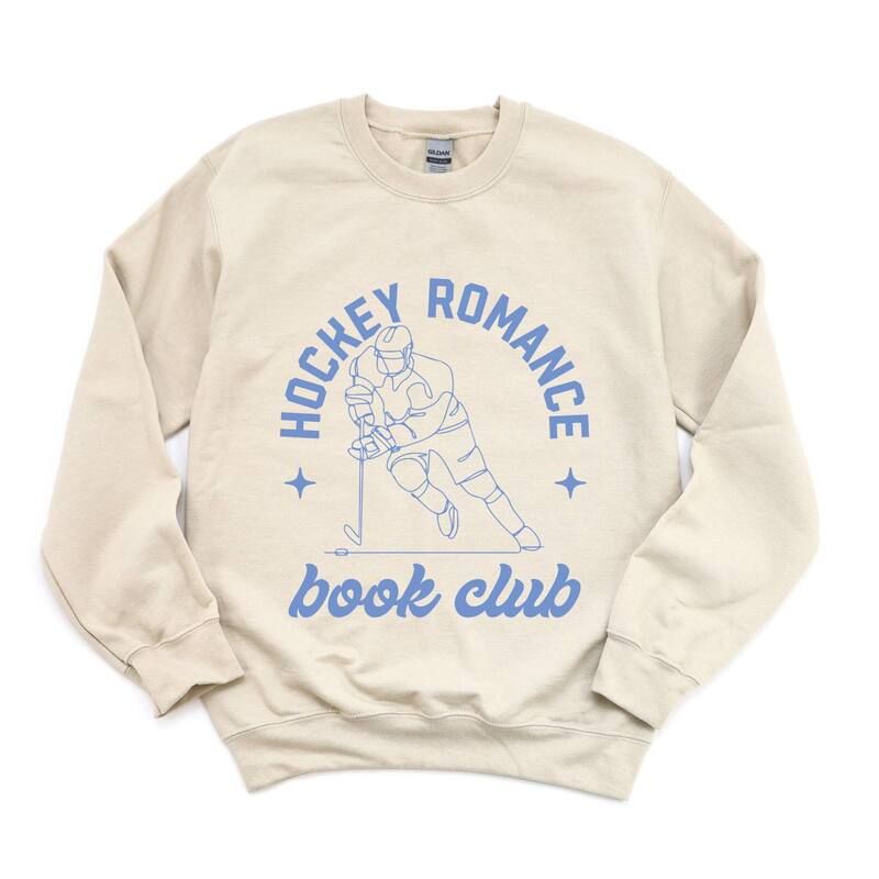 Simply Sage Market レディース トップス Tシャツ スウェット グラフィック Simply Sage Market Hockey Romance Book Club Womens Graphic Sweatshirt Dust