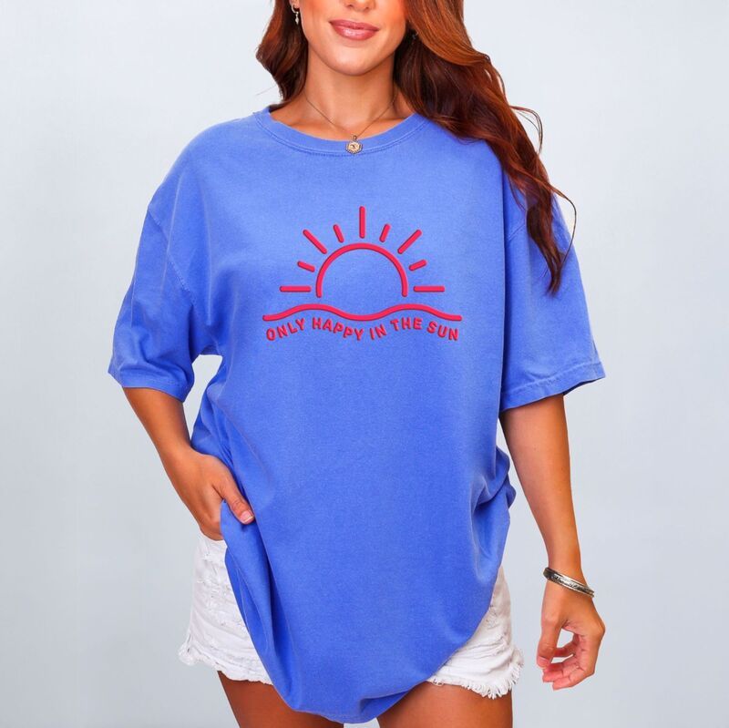 Simply Sage Market レディース トップス Tシャツ プリント グラフィック Simply Sage Market Only Happy In The Sun Puff Print Womens Garment Dyed Graphic TSh