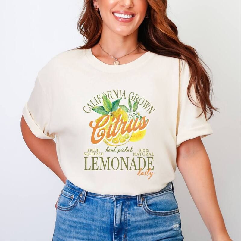 Simply Sage Market レディース トップス Tシャツ グラフィック Simply Sage Market California Grown Lemonade Womens Garment Dyed Graphic TShirt Ivory アイ