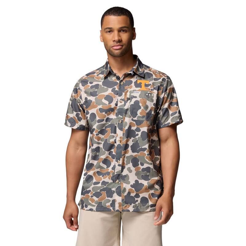 コロンビア レディース トップス Tシャツ Mens Columbia Camo Tennessee Volunteersuper Slack Tide OmniWick ButtonUp Shirten Green グリーン