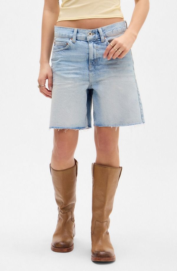 アーバンアウトフィッターズ レディース ボトムス デニムパンツ ハイウエスト ショートパンツ BDG Urban Outfitters Harden High Waist Denim Shorts Light Vintage デニム