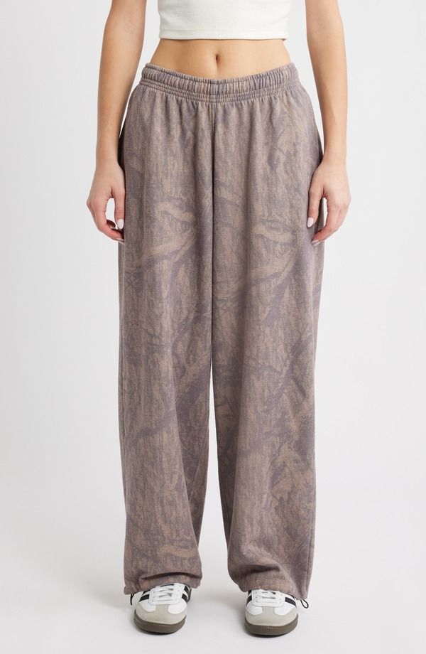 アーバンアウトフィッターズ レディース ボトムス レギンス パンツ スウェットパンツ BDG Urban Outfitters Hunter Camo Baggy Sweatpants Brown Tiger ブラウン