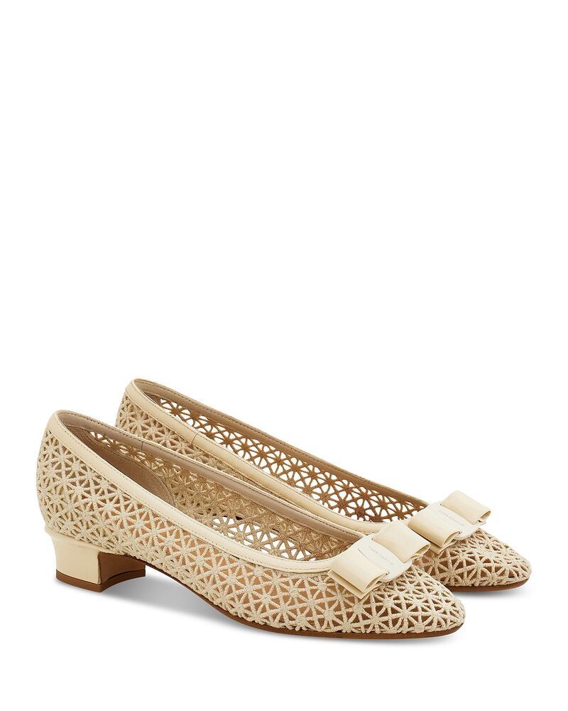 フェラガモ レディース シューズ パンプス レース FERRAGAMO Womens Vara 20 Lace Flats Mascarpone