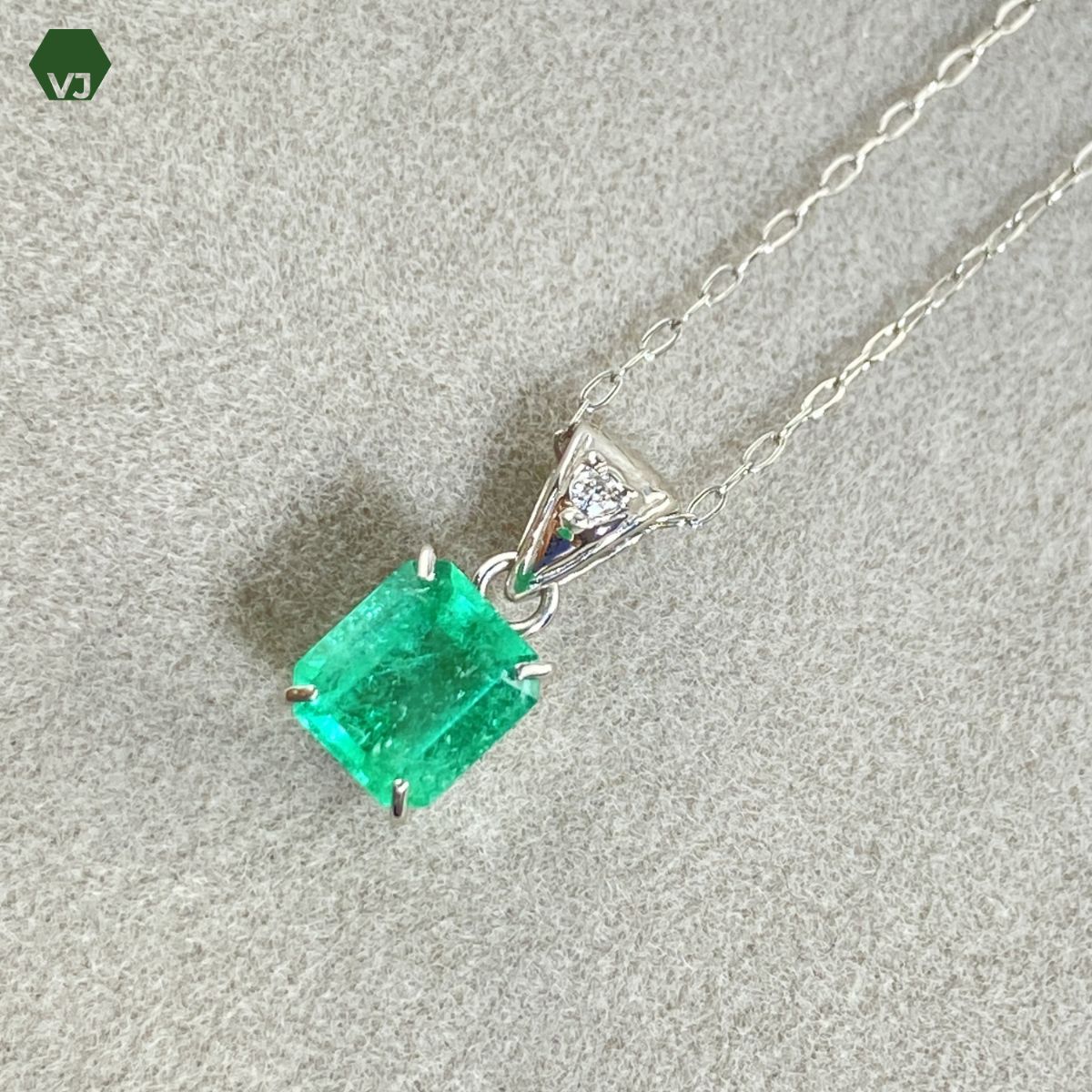 【34-05】エメラルド　ダイヤモンド　ネックレスE0.6ct　D0.01ct 【中古】【PT900/PT850】【40㎝】★By vivid-J
