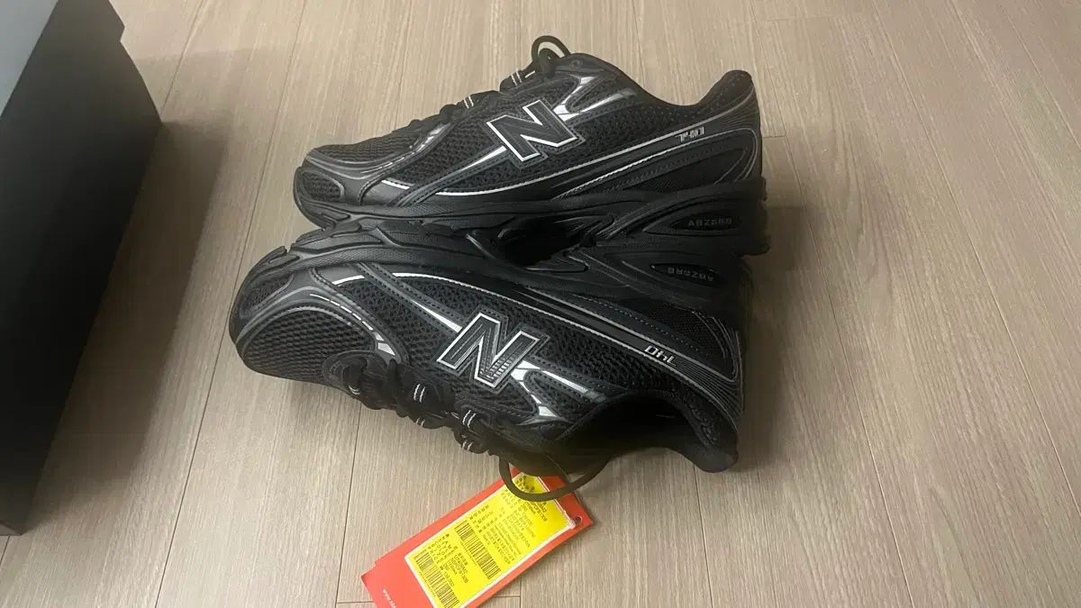 ニューバランス u740 黒 260 新品