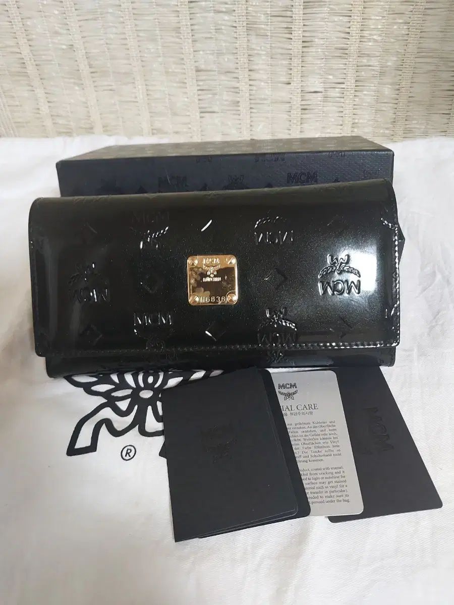 未使用) MCM ブラック エナメル 長財布 フルセット 12,565円