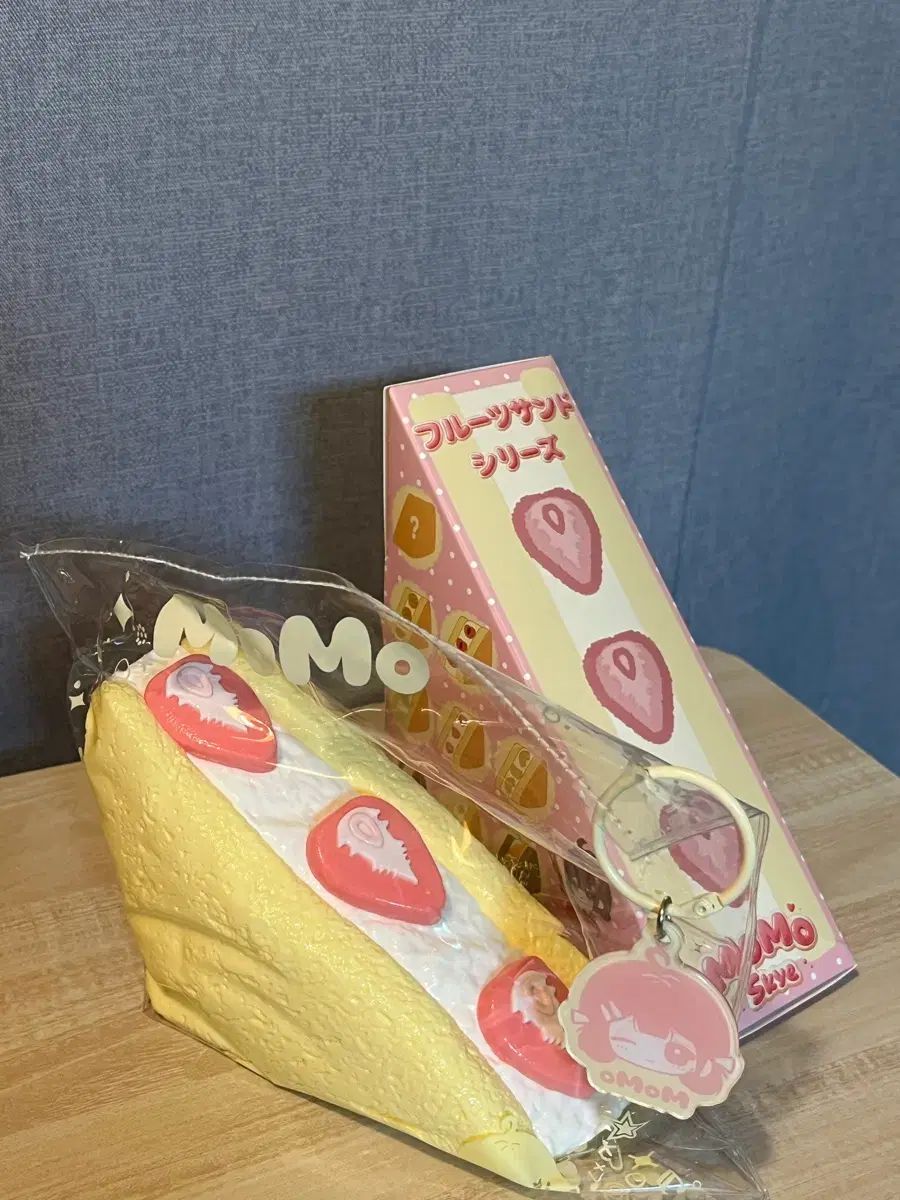 モモ ウール 딸기 サンド ぷにぷに
