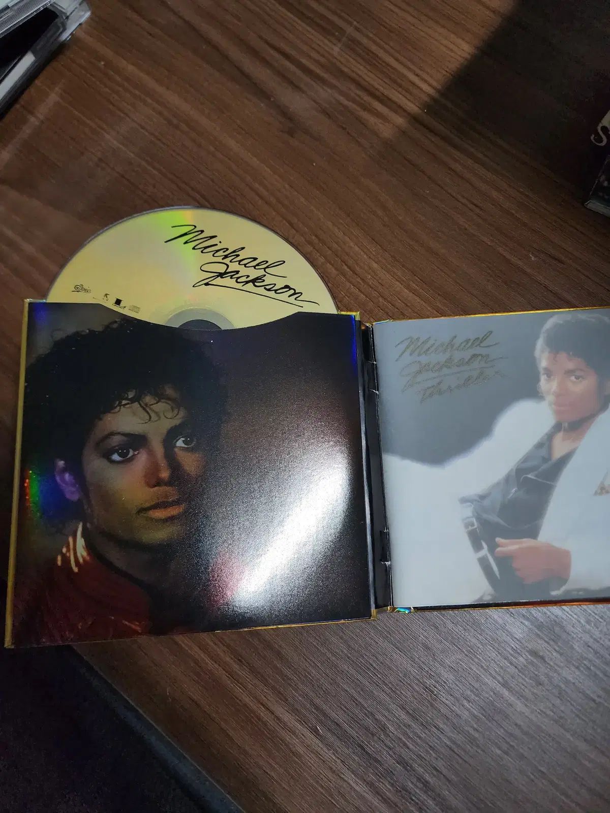 CD/DVD マイケル・ジャクソン Thriller 25周年記念盤 限定アルバム CD/DVD マイケル・ジャクソン Thriller 25周年記念盤 限定アルバム