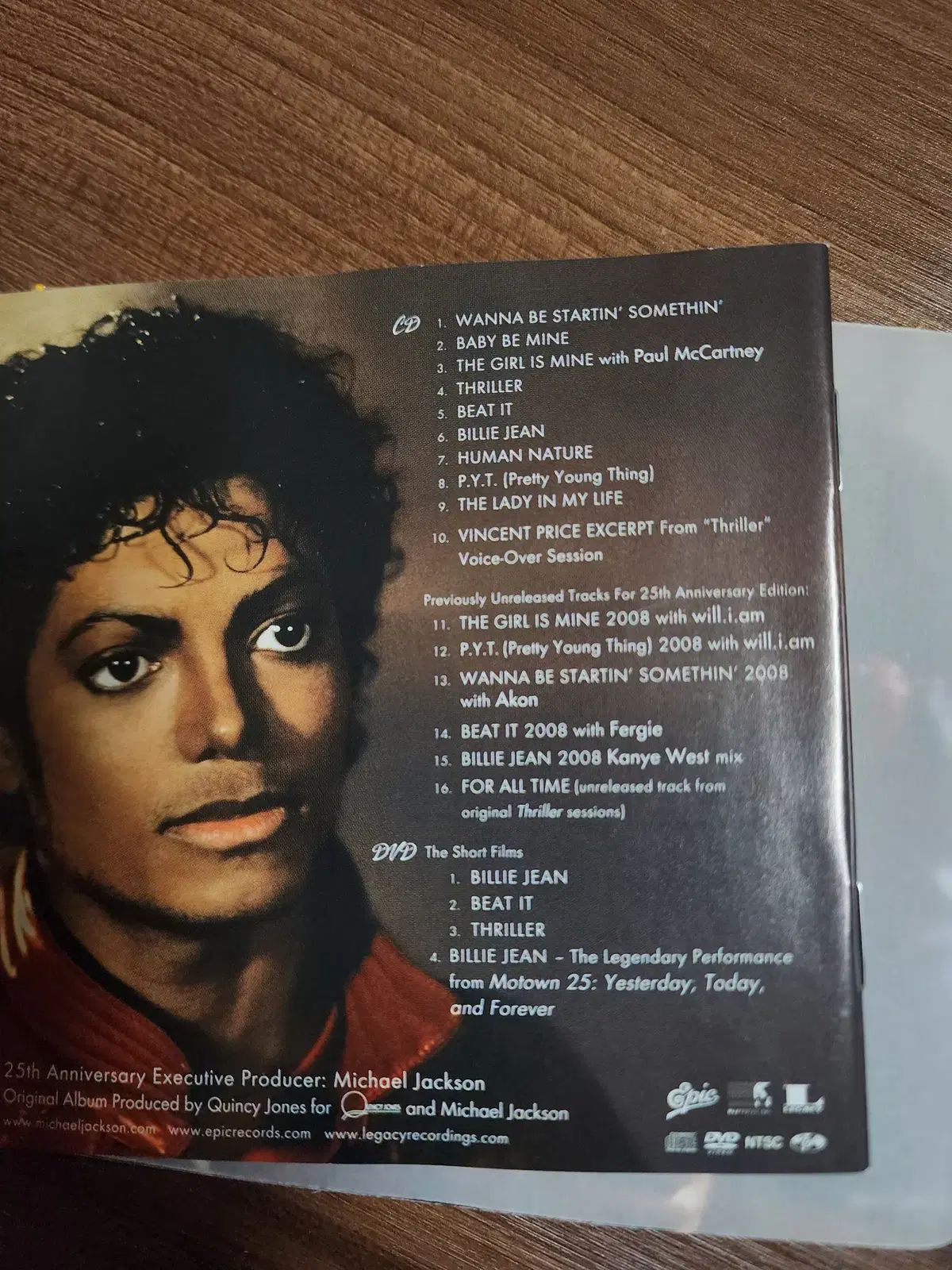 CD/DVD マイケル・ジャクソン Thriller 25周年記念盤 限定アルバム CD/DVD マイケル・ジャクソン Thriller 25周年記念盤 限定アルバム