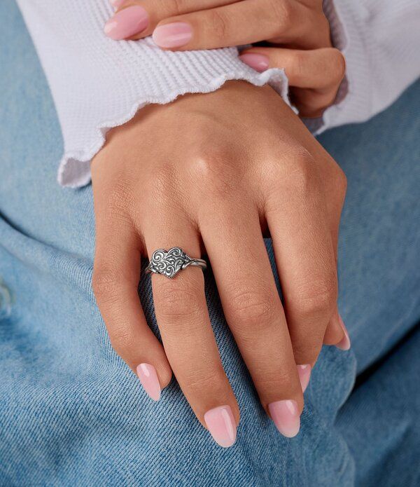 ジェームズ エイヴリー レディース アクセサリー 指輪 James Avery Florentine Heart Ring Sterling Silver シルバー ジェームズ エイヴリー レディース アクセサリー 指輪 James Avery Florentine Heart Ring Sterling Silver シルバー