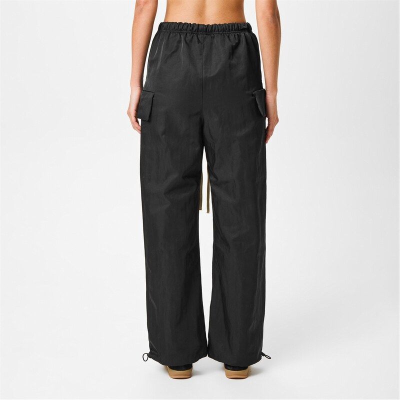 フィアオブゴッド レディース ボトムス カジュアルパンツ ナイロン パンツ FEAR OF GOD ESSENTIALS Nylon Cargo Trousers Black ブラック フィアオブゴッド レディース ボトムス カジュアルパンツ ナイロン パンツ FEAR OF GOD ESSENTIALS Nylon Cargo Trousers Black ブラック