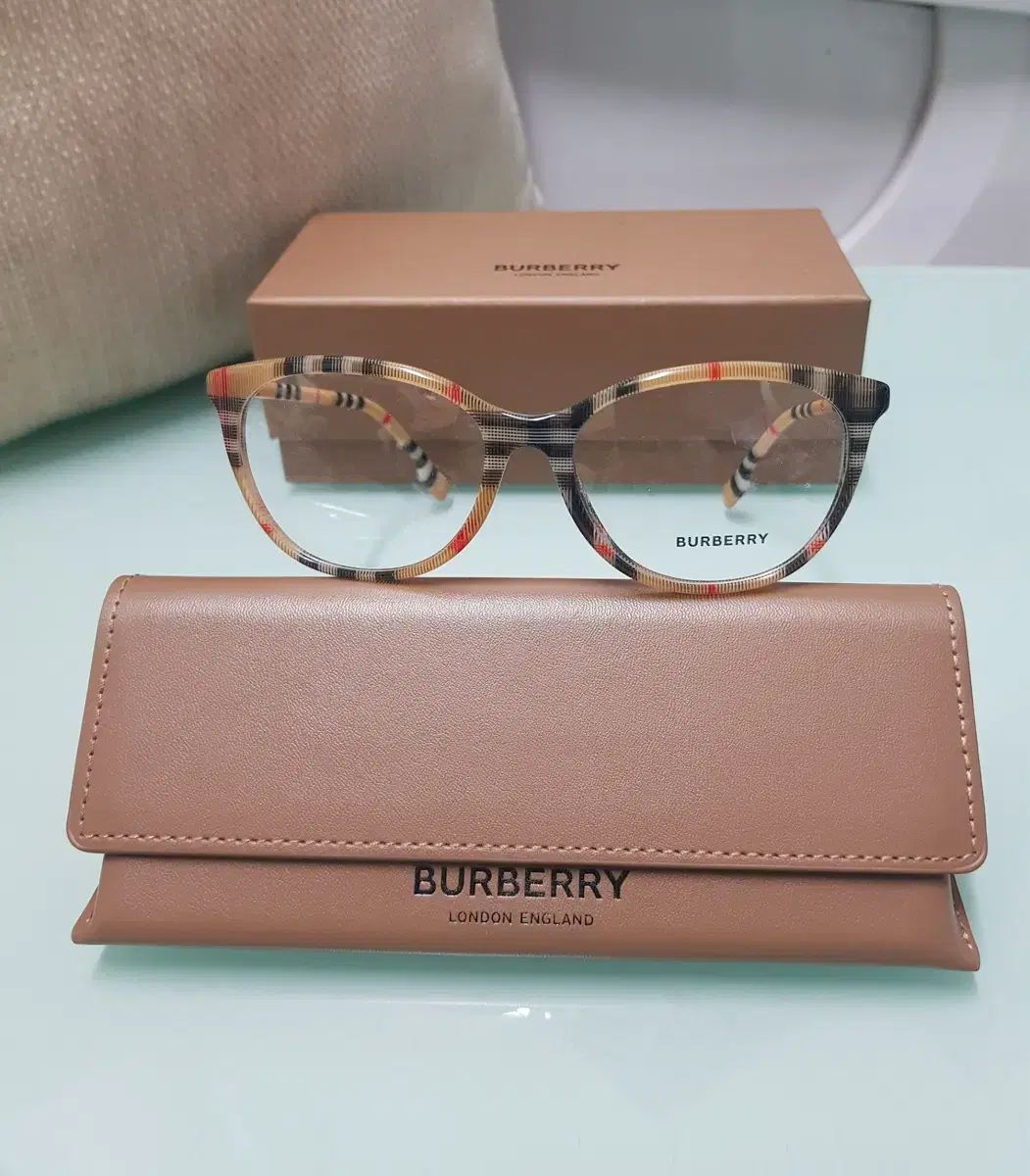 BURBERRY バーバリー ノヴァチェックイン경테（新品 フルセット）