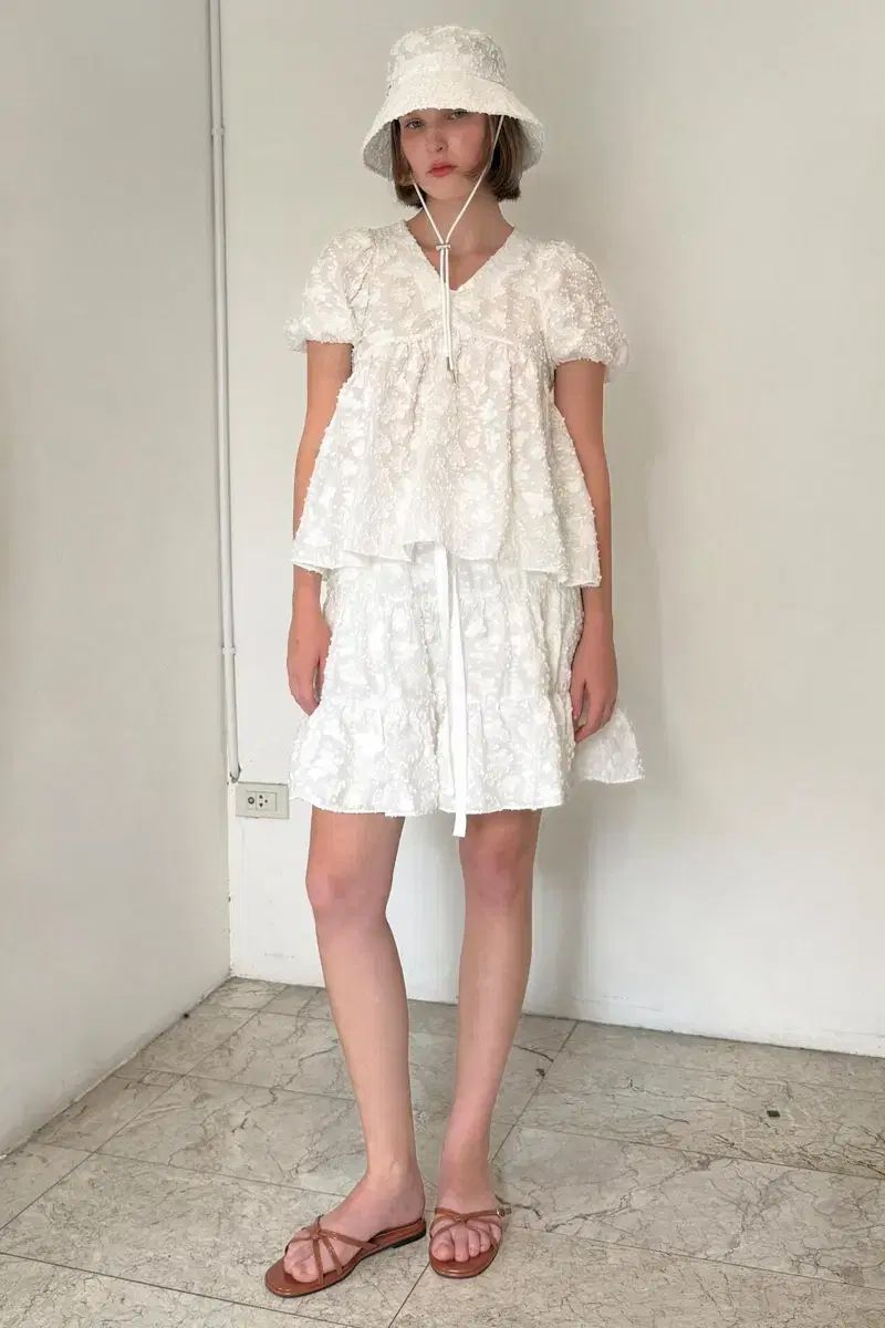 シヌーン Jacquard Ribbon Blouse (White)
