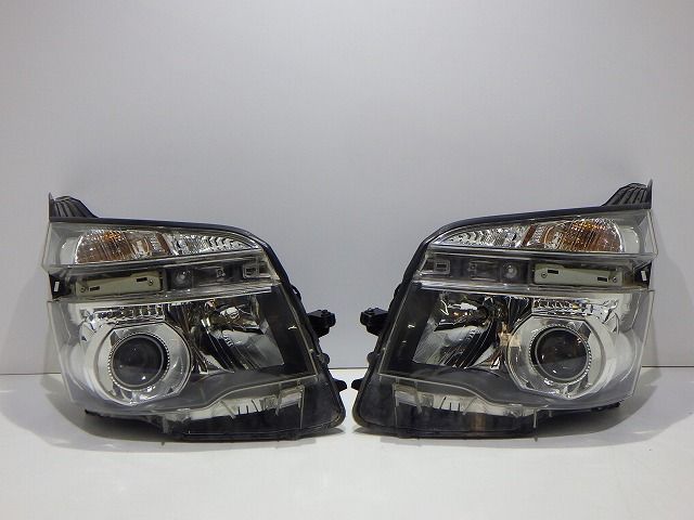 70系 ヴォクシー ヘッドライト左右 HID 後期 28-225 T 81145/81185