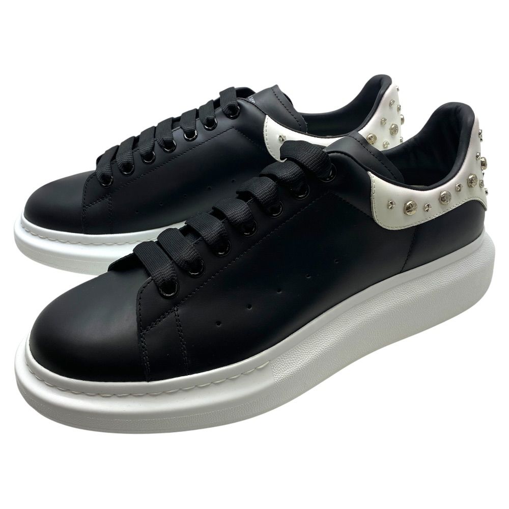未使用 Alexander McQueen アレキサンダーマックイーン オーバーサイズド スニーカー スタッズ ブラック ホワイト [サイズ46(約31cm)] 洗練 高級感 モード ラグジュアリー スタイリッシュ 都会的 人気 快適 上品