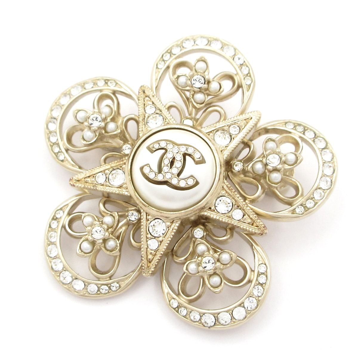 CHANEL(シャネル) ブローチ美品 - シャンパンゴールド×白 パール 