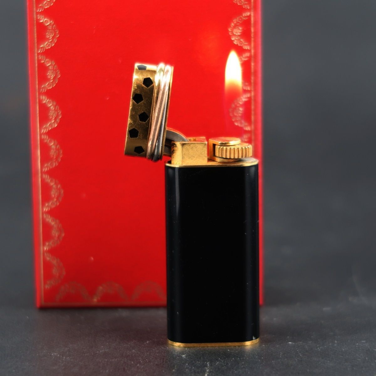 【美品】Cartier カルティエ 高級ガスライター レオパード柄 トリニティ 喫煙具 着火確認済み ブランド小物【UB62】