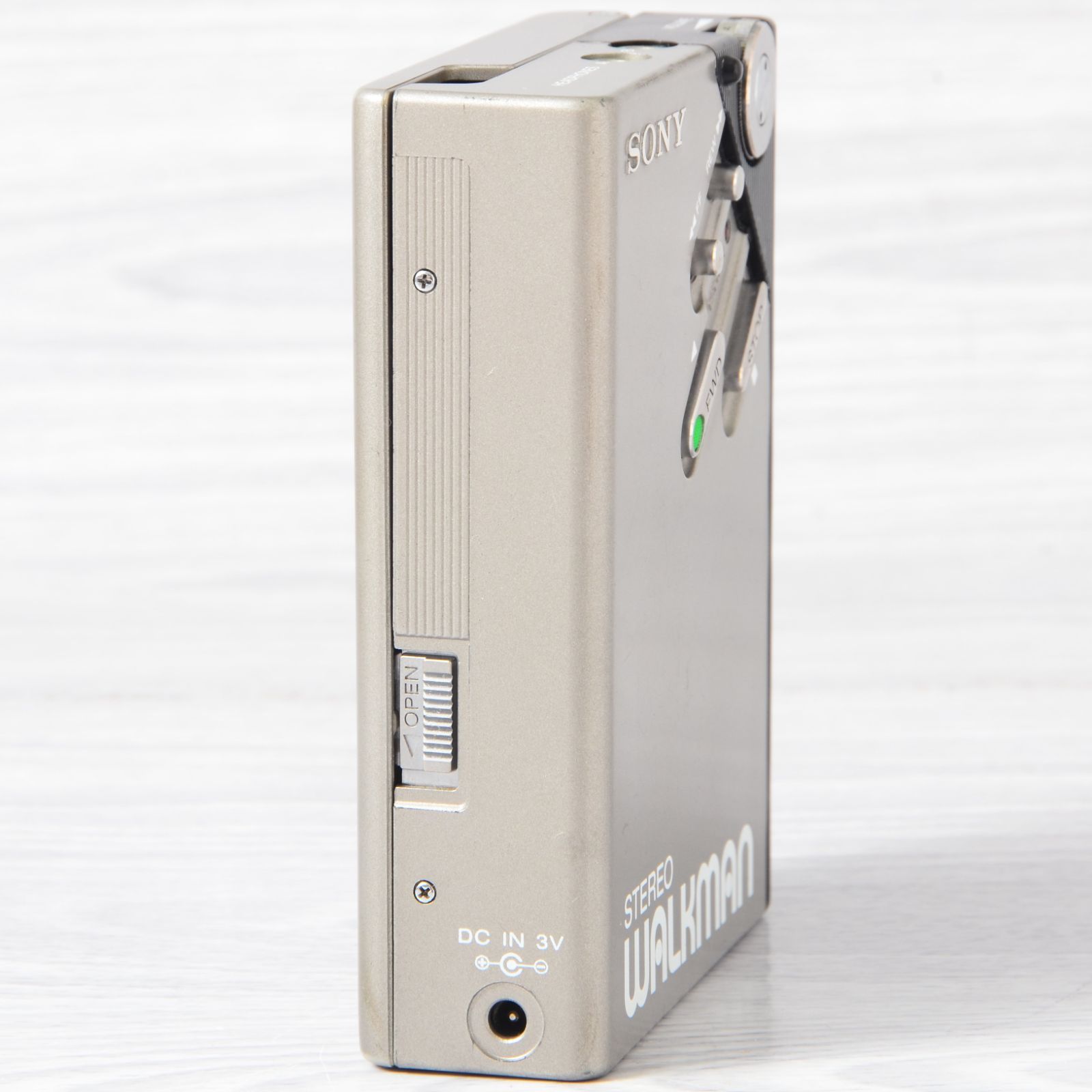 SONY 整備済 ケース付 シルバー カセットウォークマン WM-2 WALKMAN SONY TY426 整備済 銀 カセットウォークマン WM-2 WALKMAN ポータブルプレーヤー