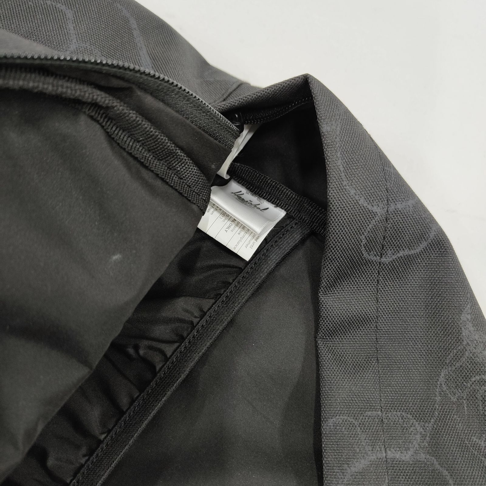 美品 ハーシェルサプライ × カウズ コラボ バックパック リュック