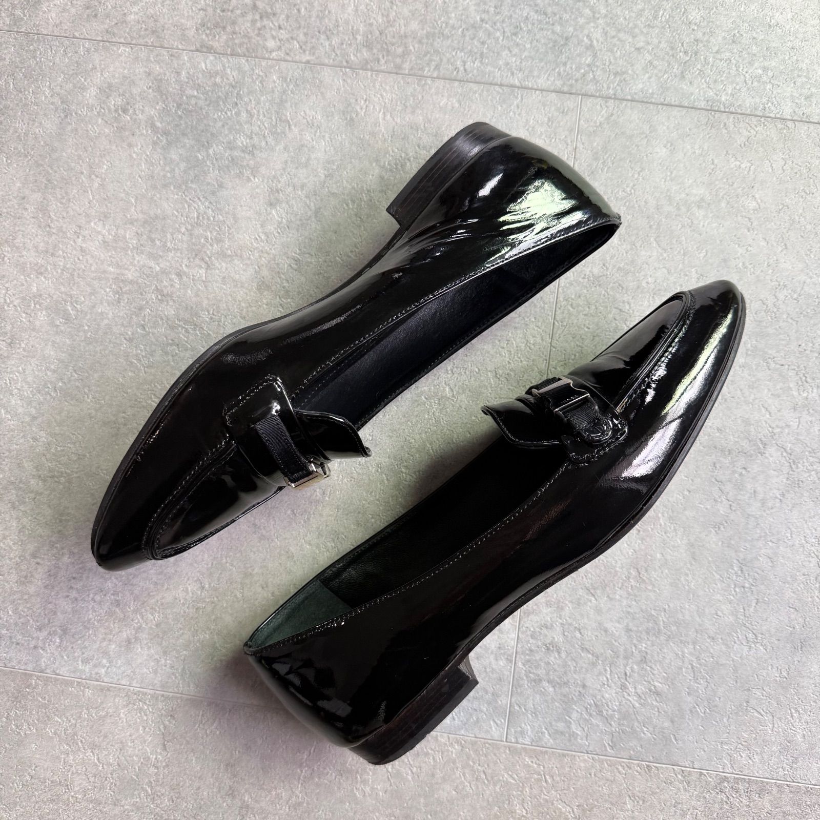 PRADA プラダ ベルトロゴローファー パテントレザー ブラック シルバー