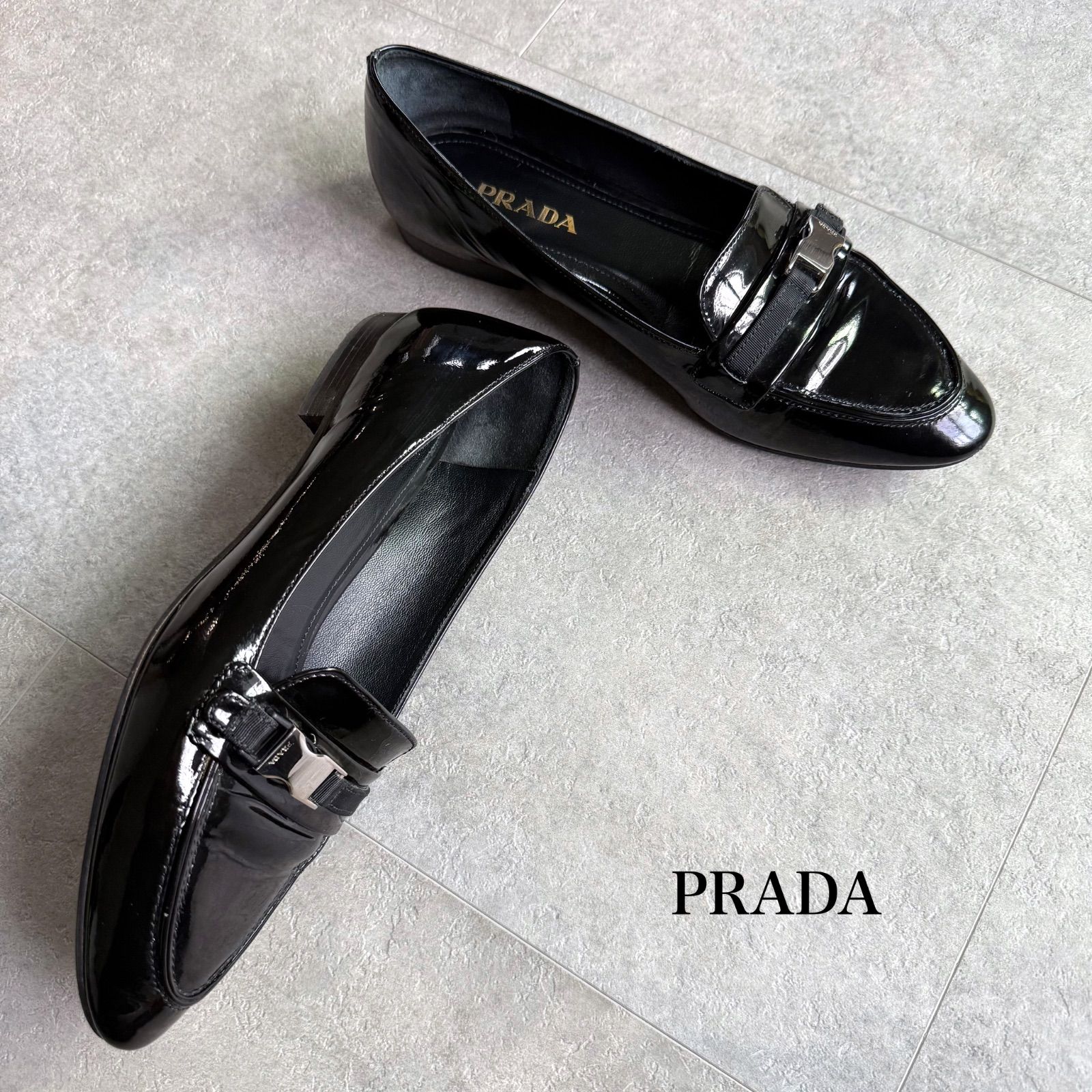 PRADA プラダ ベルトロゴローファー パテントレザー ブラック シルバー