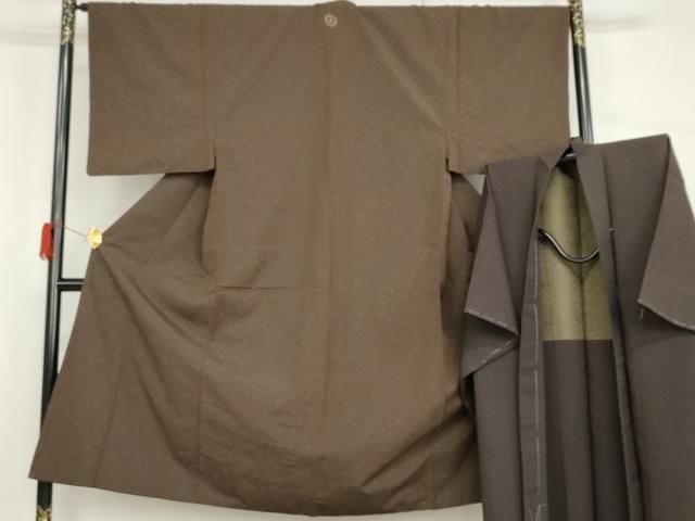 平和屋着物●男性　お召　アンサンブル　着物：煤竹色　羽織：濃鼠色地　正絹　逸品　AABG9996cs