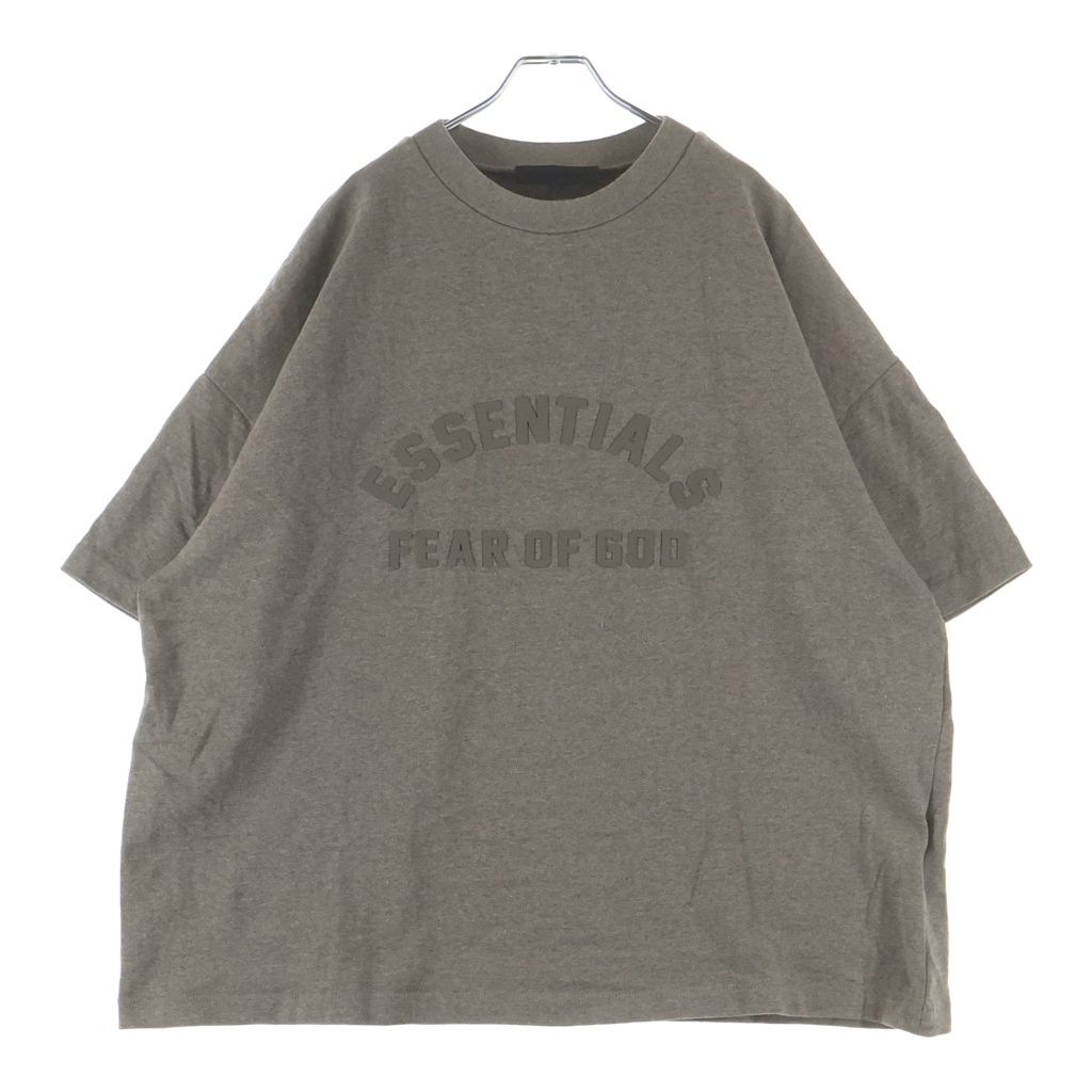 FEAR OF GOD ESSENTIALS (フィアオブゴッド エッセンシャルズ) フロント ラバーロゴ クルーネック 半袖 カットソー Tシャツ ブラウン