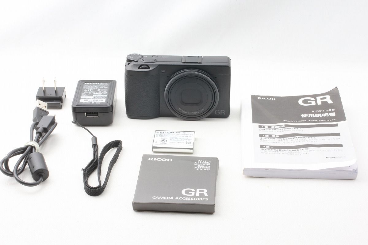 リコー RICOH GR III ブラック 僅か8216ショット 新品リングキャップ 付属品満載◇50592 リコー RICOH GR III ブラック 僅か8216ショット 新品リングキャップ 付属品満載◇50592
