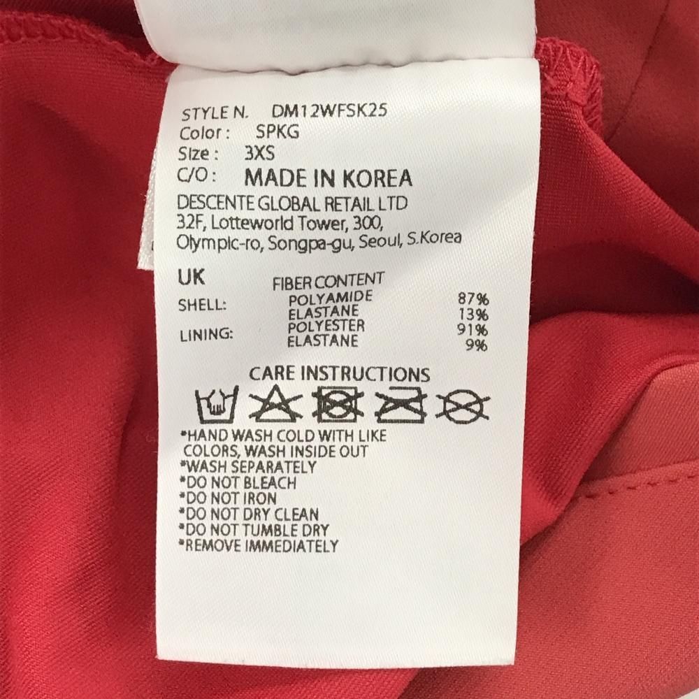 超美品】デサントゴルフ スカート レッドピンク 韓国モデル ロゴ黒
