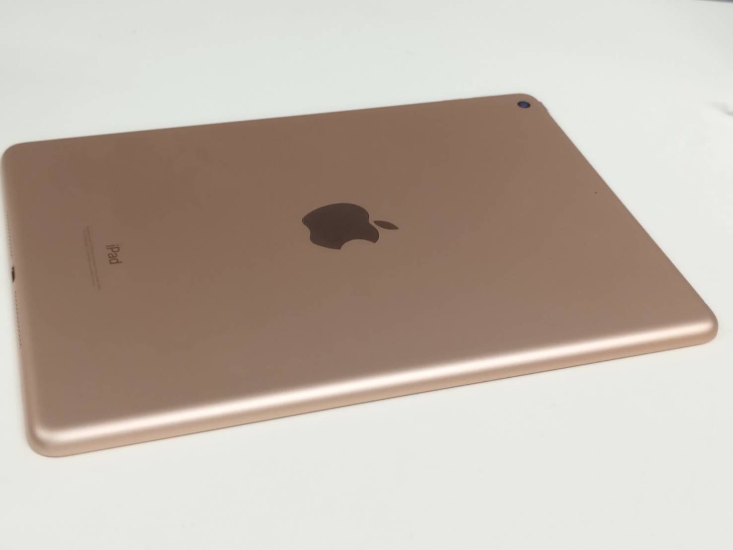 良品】iPad 第6世代/Wi-Fi/9.7インチ/A1893/128GB〈MRJP2J/A