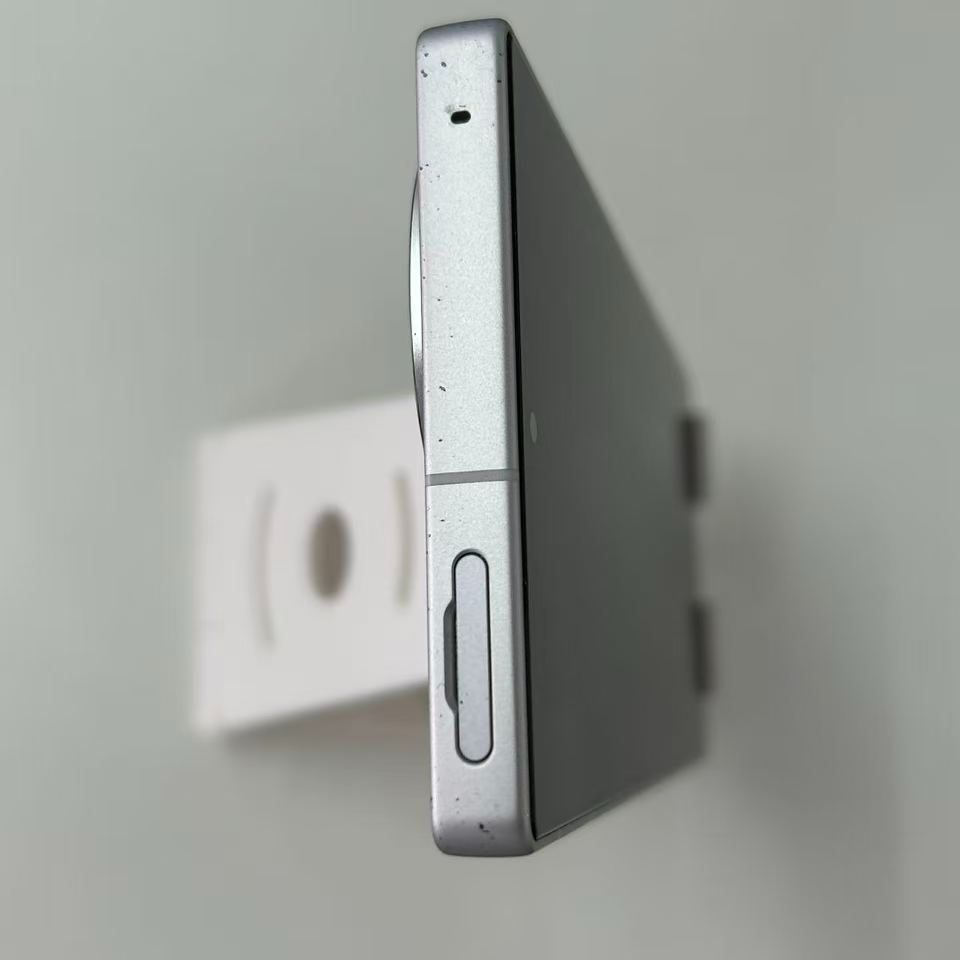 ジャンク品】AQUOS R9 ホワイト-正規品 低価通販