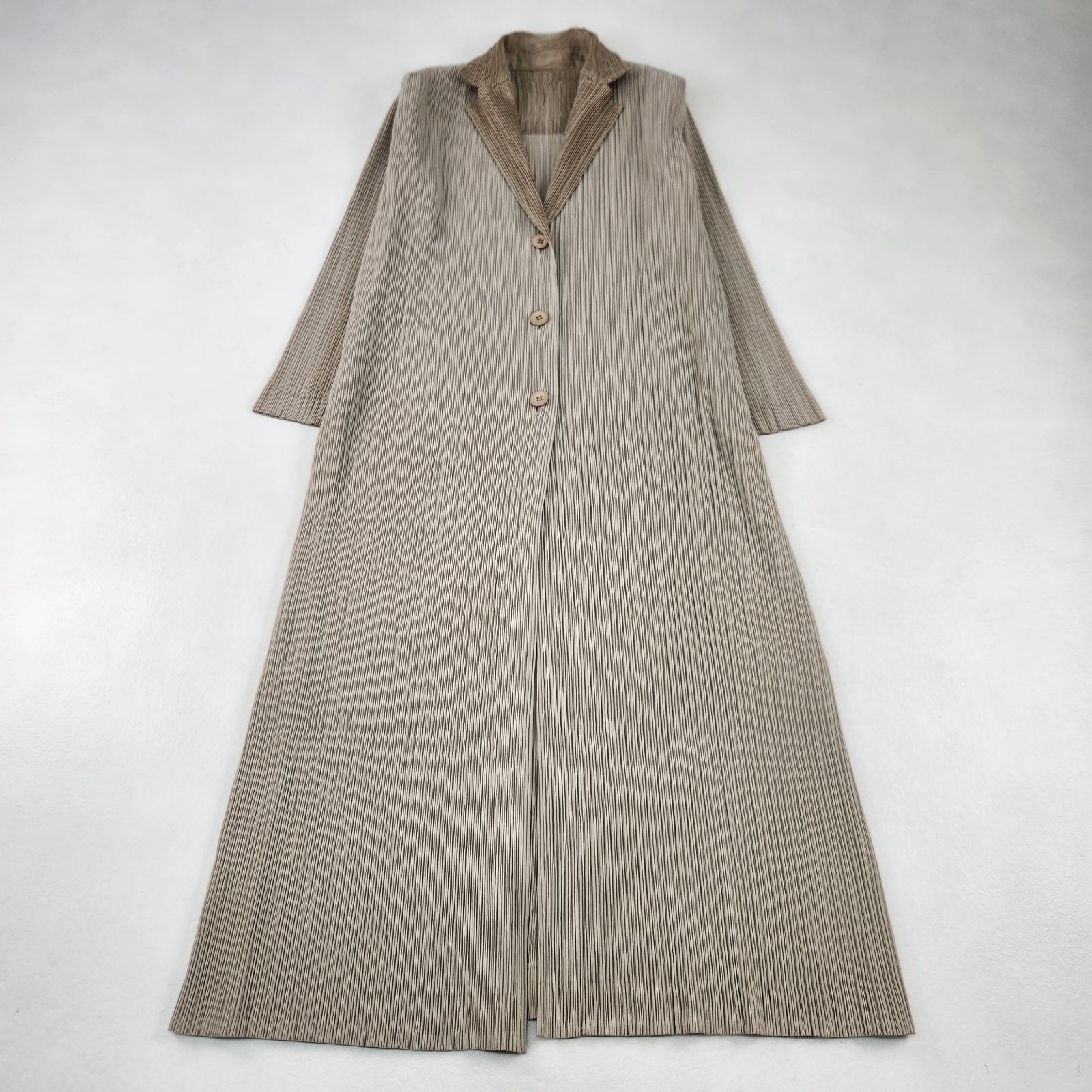 ISSEY MIYAKE ロングコート イッセイミヤケ スーパーロング丈 プリーツコート ベージュ2 M