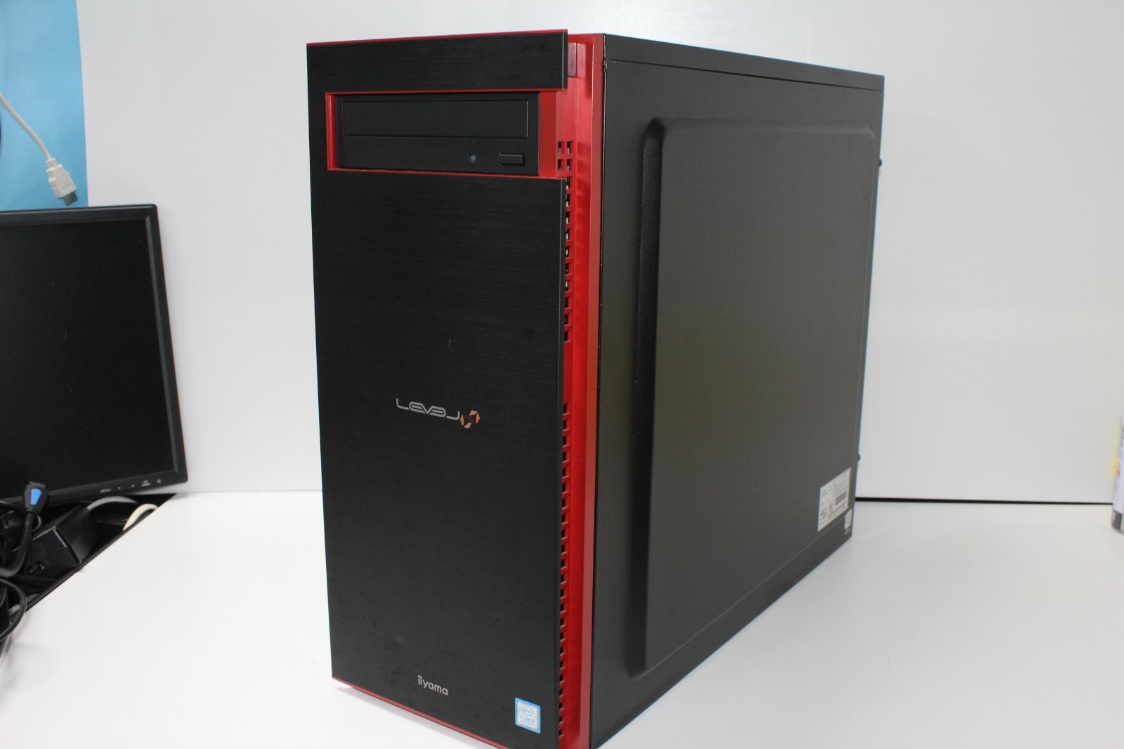 中古デスクトップPC】iiyama〈LEVEL Infinity〉Core i7/SSD256GB+