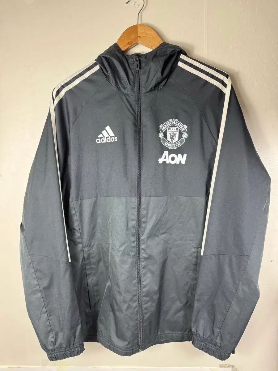 アディダス MANCHESTER UNITED FC(マンチェスター・ユナイテッドFC) ウィンドブレーカー 105