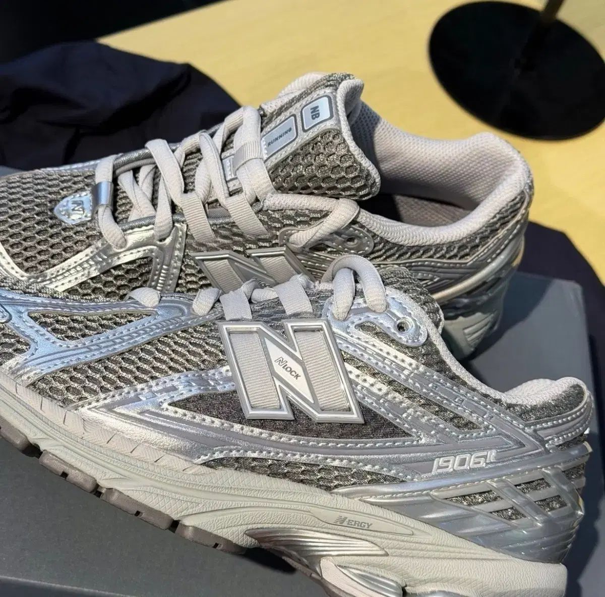 正規品 M1906REH New Balance スニーカー