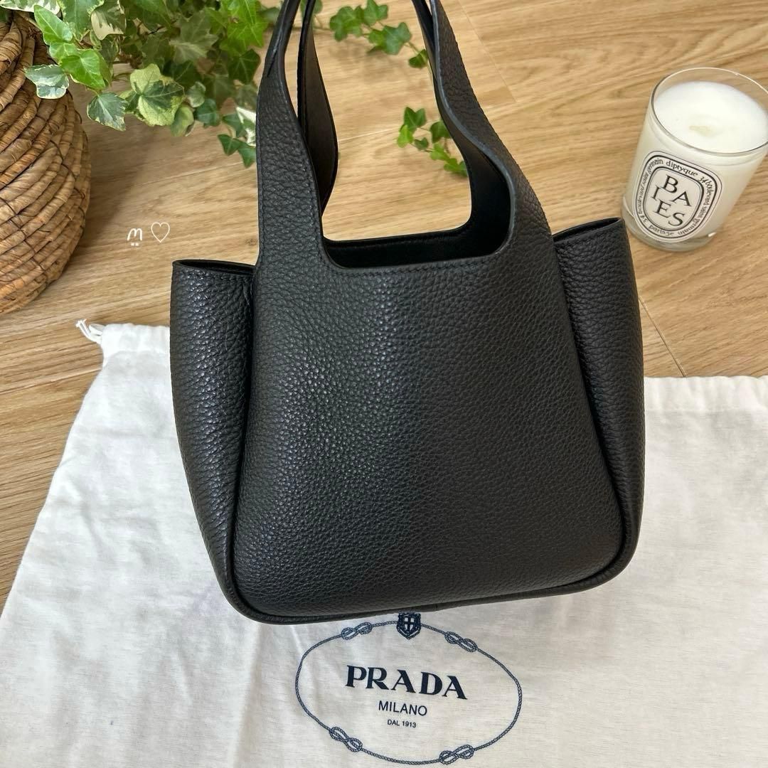 PRADAプラダ　レザーミニハンドバッグ　ヴィッテロダイノ　1BA349　現行品 PRADAプラダ レザーミニハンドバッグ 1BA349 ヴィッテロダイノ 現行品