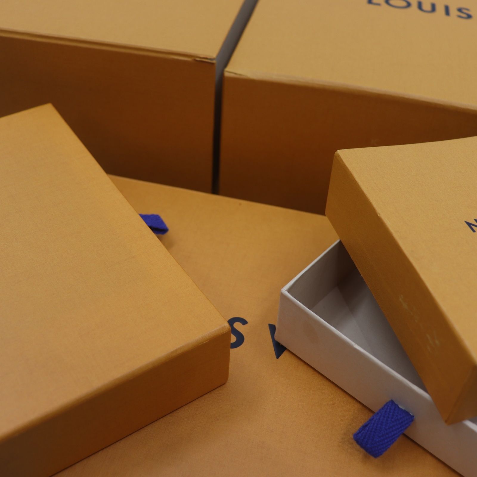 ルイヴィトン 空箱19個 紙袋25枚 リボン14本 メッセージカード13枚 IT8U5P896DFS LOUIS VUITTON ルイヴィトン BOX 空き箱 ショッパー 純正