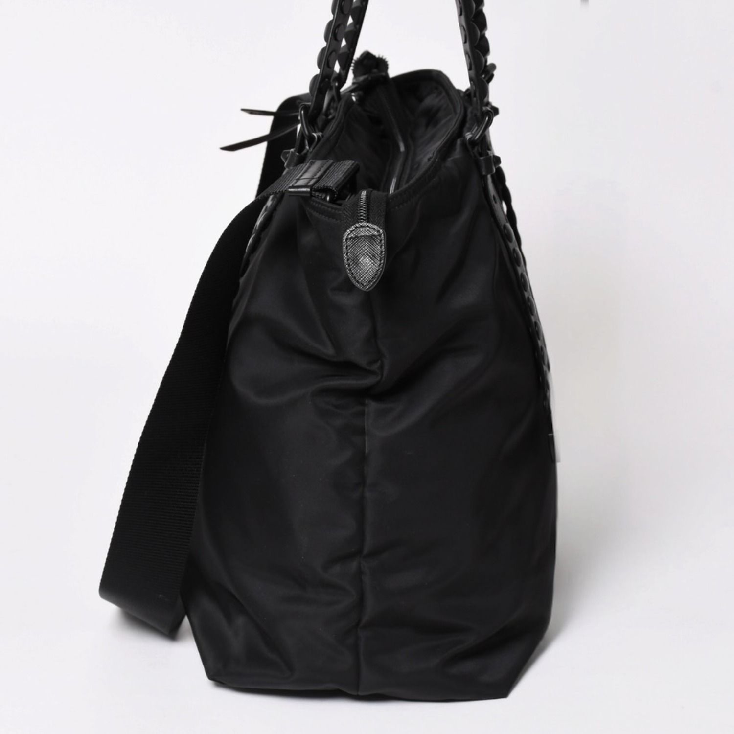 極美品 PRADA プラダ ナイロン ショルダーバッグ ブラック スタッズ 