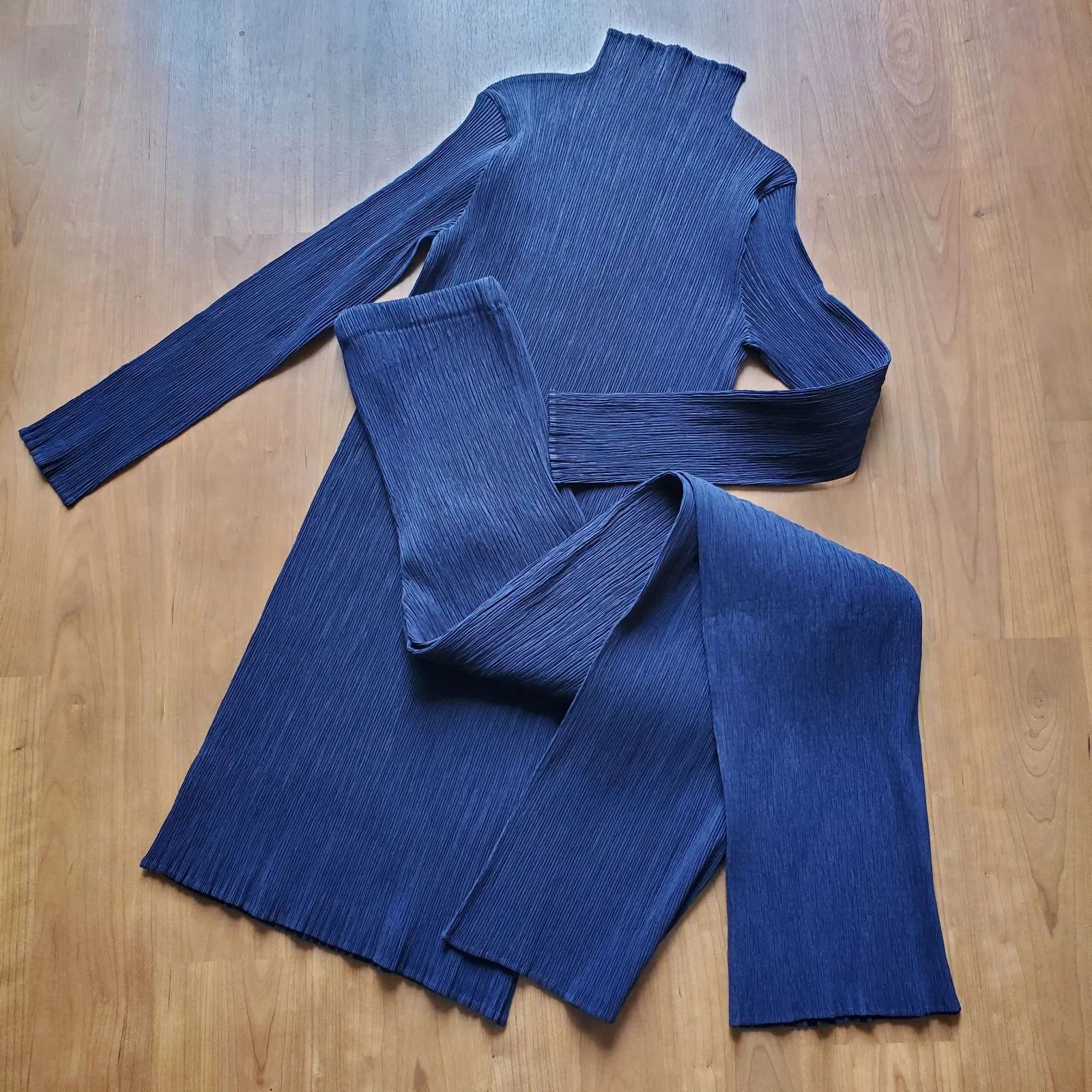 ISSEY MIYAKE プリーツトップス、パンツ3点セット ISSEY MIYAKE イッセイミヤケ プリーツ パンツ セットアップ - メルカリ