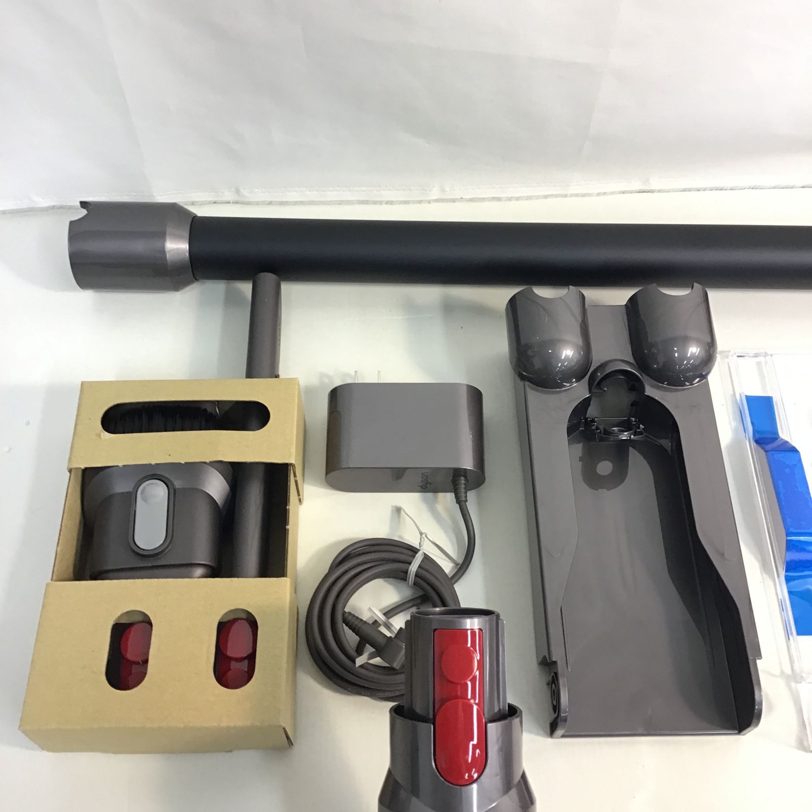 八戸67-1-20260526] dyson Cyclone V10 Fluffy (140) - メルカリ