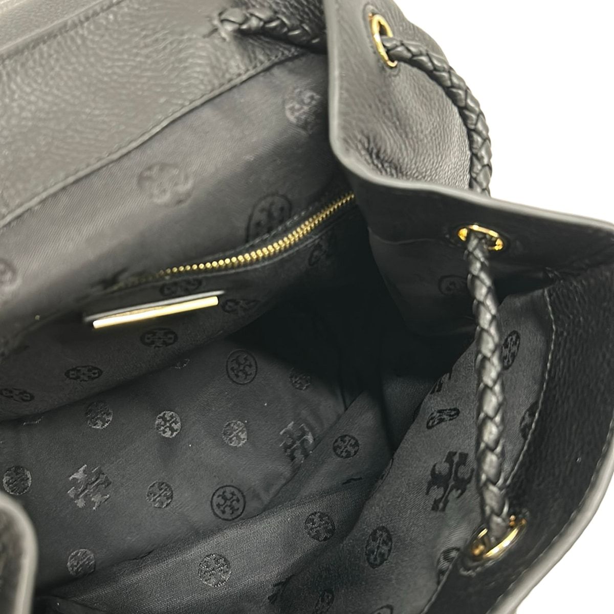 TORY BURCH(トリーバーチ) リュックサック 黒 タッセル レザー - メルカリ