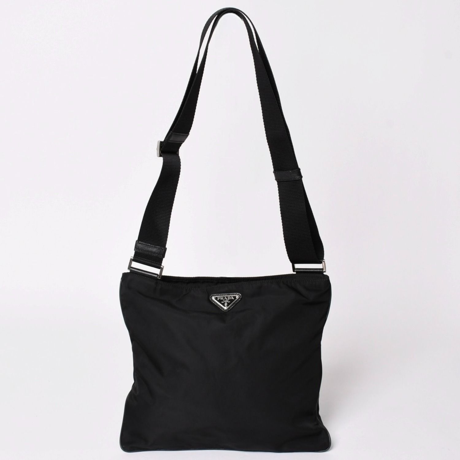 極美品 PRADA プラダ ショルダーバッグ ブラック トライアングルロゴ シルバー金具 ナイロン 中古 4a002493