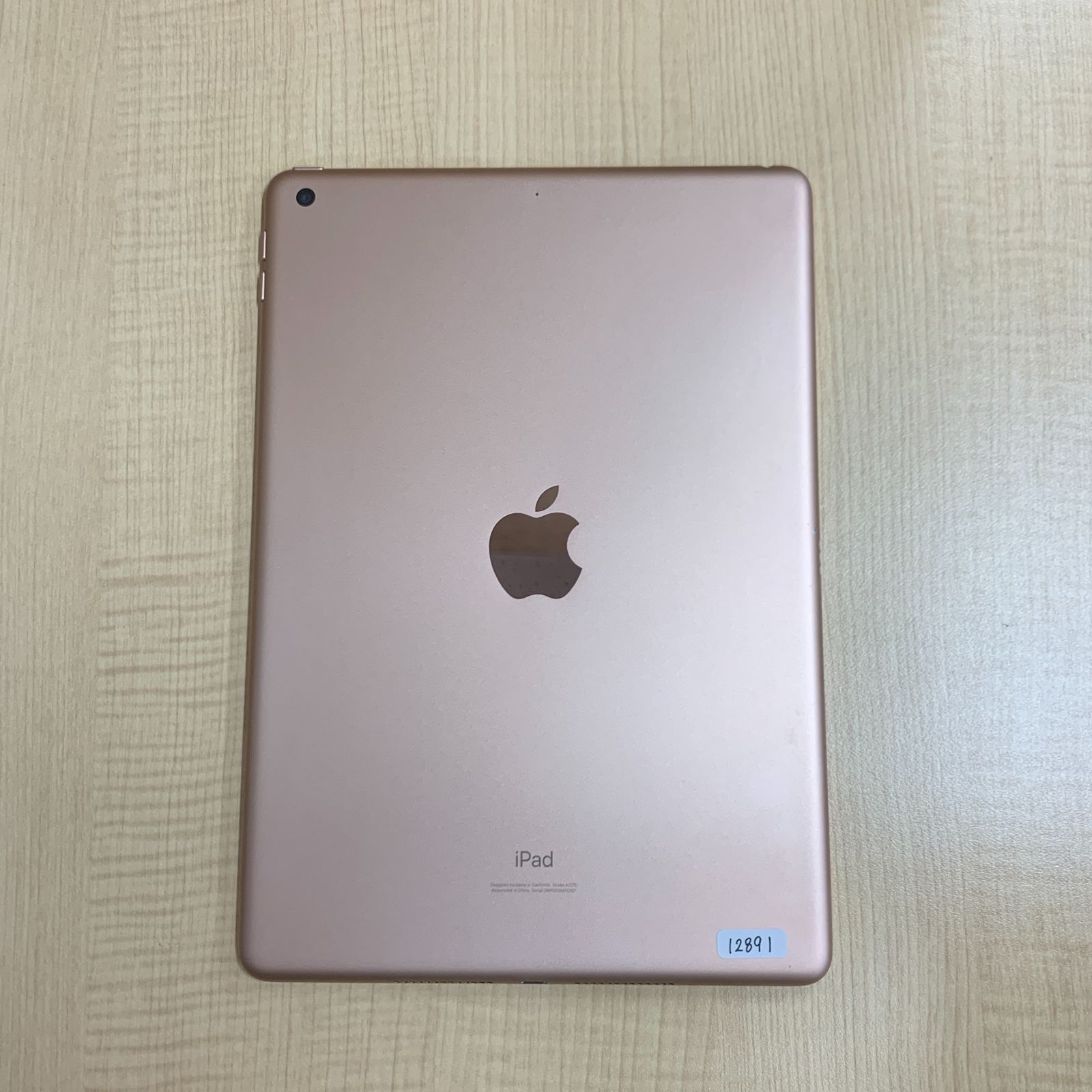 iPad8 本体 32GB ゴールド Wi-Fiモデル MYLC2ZP/A 香港版 - メルカリ