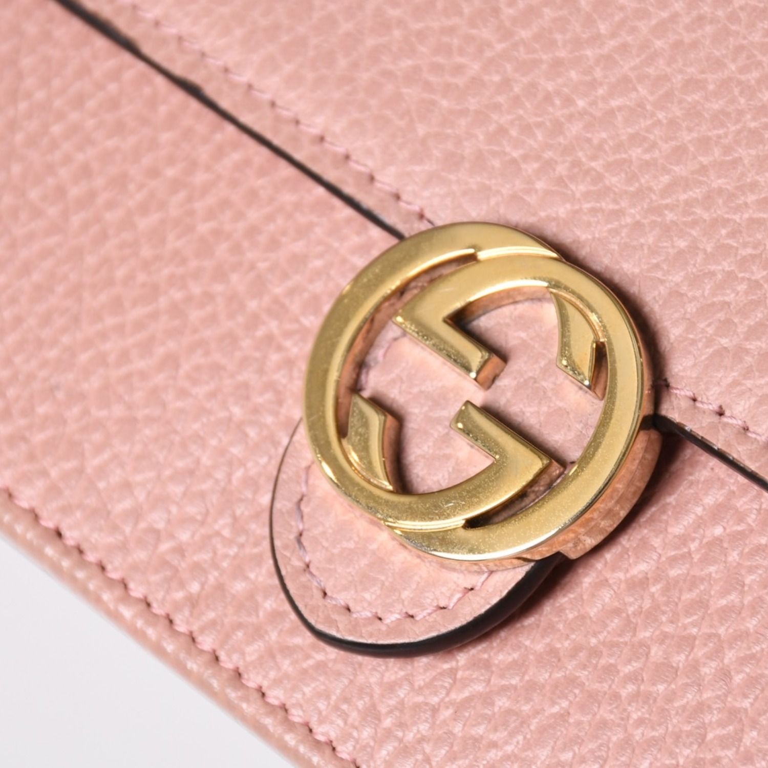 GUCCI グッチ インターロッキングGチェーンウォレット ペブルドレザー 