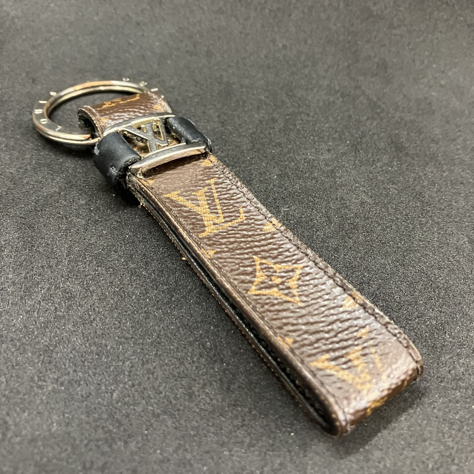 LOUIS VUITTON　ルイヴィトン　ストラップ　キーホルダー　モノグラム　ロゴ金具　2135