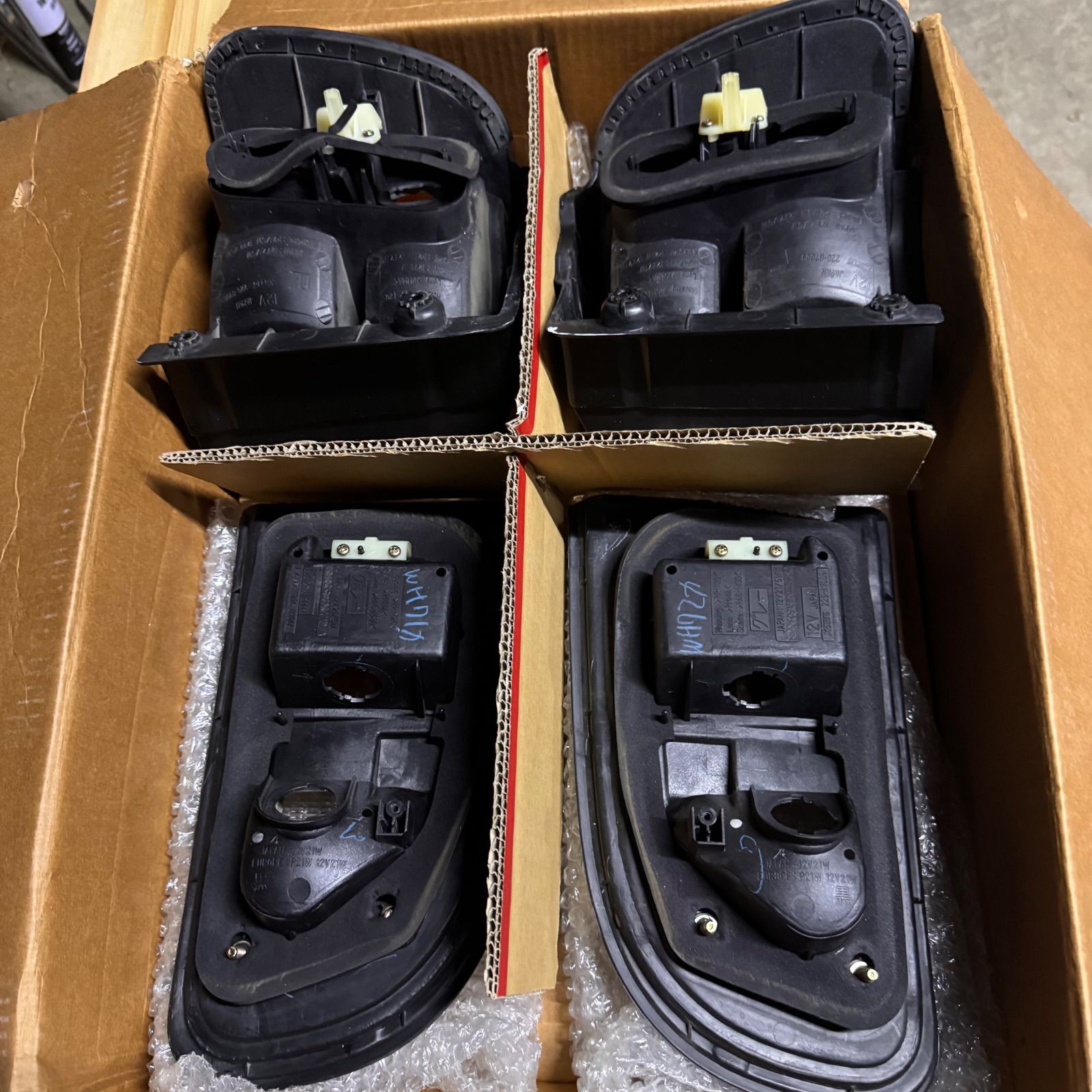 デリカ☆スペースギア☆テールランプ☆左右セット☆PD8W☆割れなし