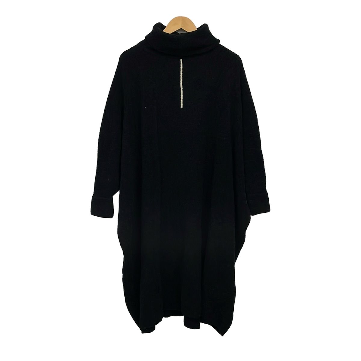 intoca.(イントゥーカ) ワンピース サイズF レディース美品 - 黒×白 タートルネック/長袖/ひざ丈